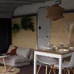 Campsite Przyczepa Surfzen *