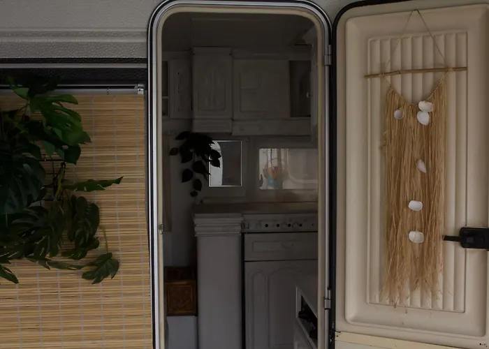 مكان تخييم Przyczepa Surfzen *