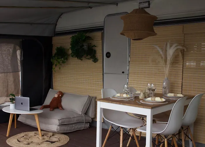 مكان تخييم Przyczepa Surfzen *