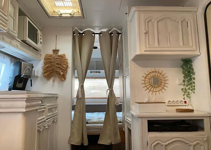 مكان تخييم Przyczepa Surfzen *